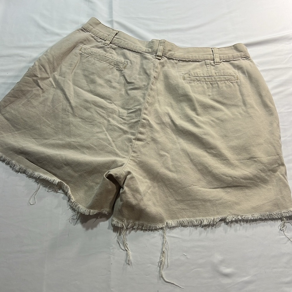 Vintage Abercrombie and Fitch khaki cut off shorts size 36 waist - Picture 4 of 8